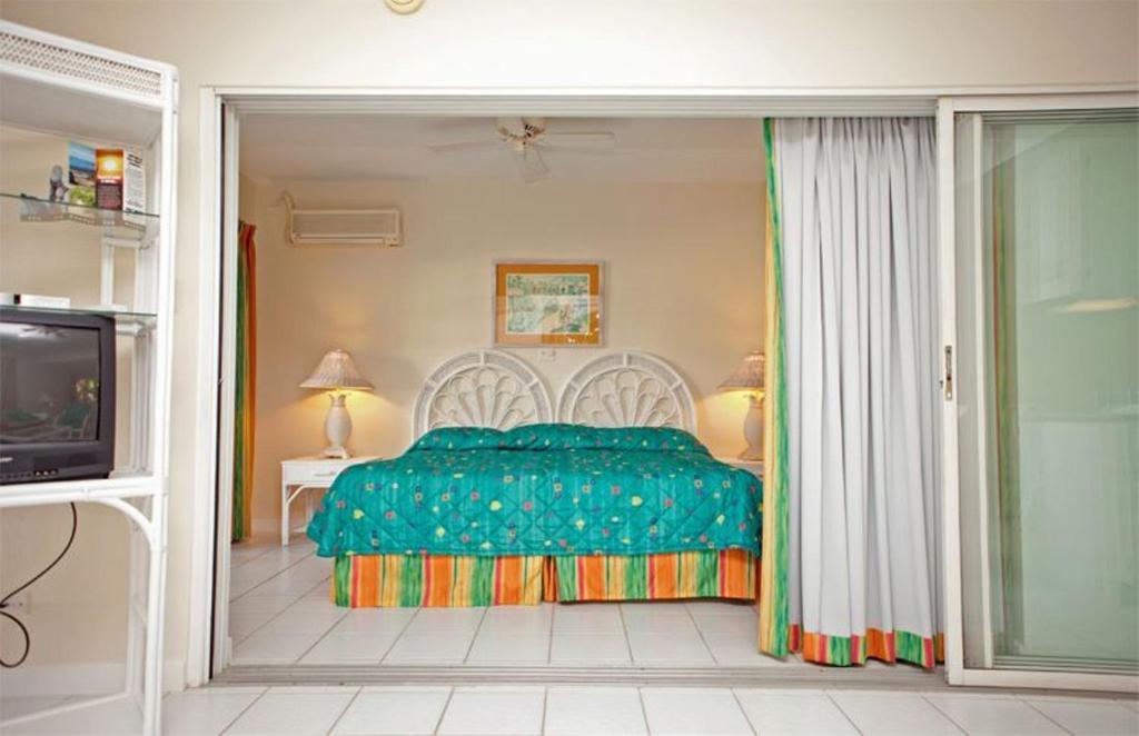 Dickenson Bay Cottages Cedar Grove Zimmer foto